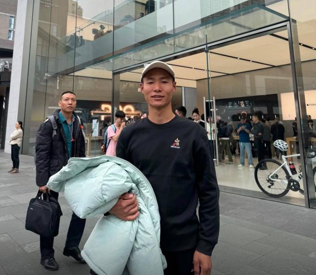 甘肃小伙刷视频爱上非洲女孩 飞往非洲娶回家
